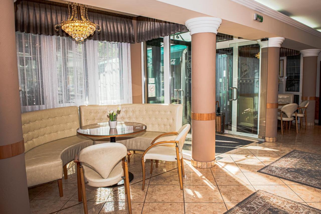Hotel Villa Classica Pápa Eksteriør billede