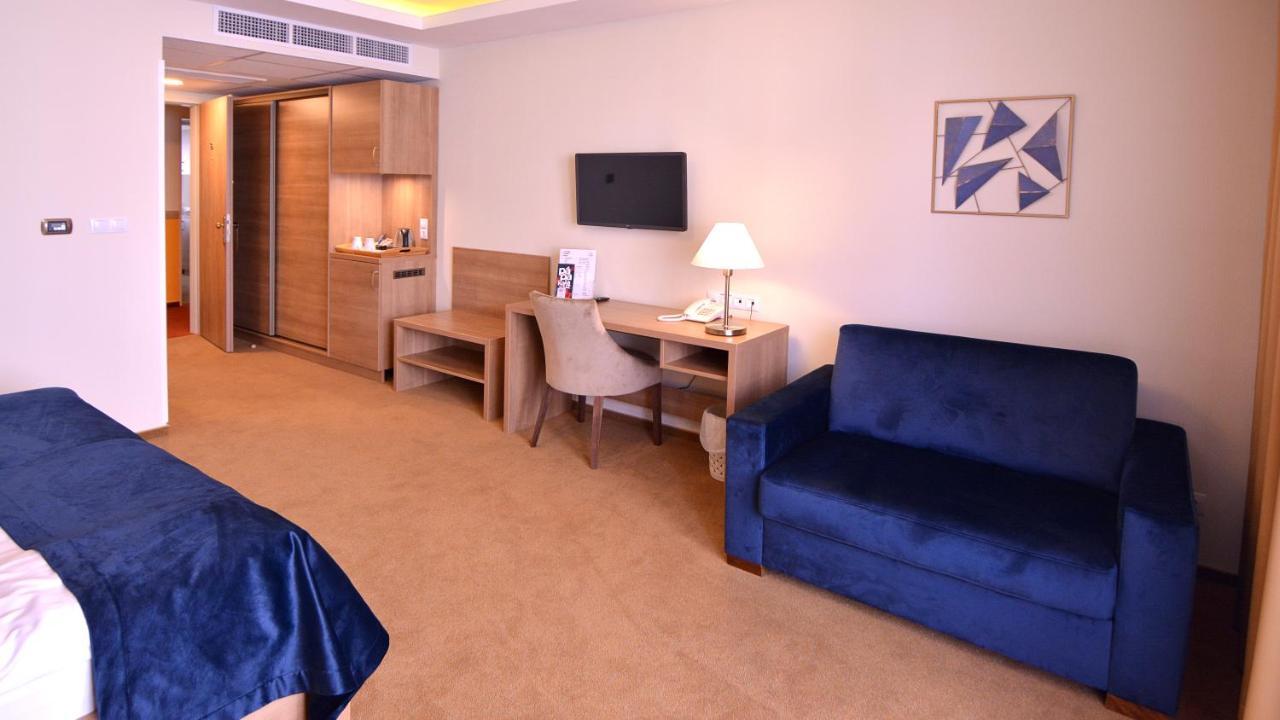 Hotel Villa Classica Pápa Eksteriør billede