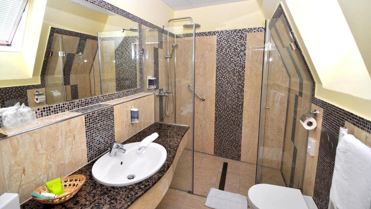 Hotel Villa Classica Pápa Eksteriør billede