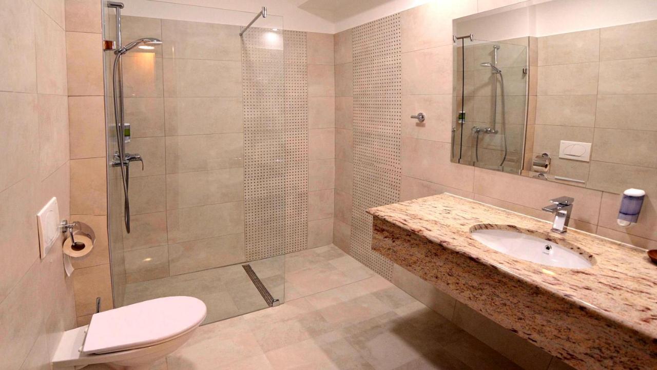 Hotel Villa Classica Pápa Eksteriør billede