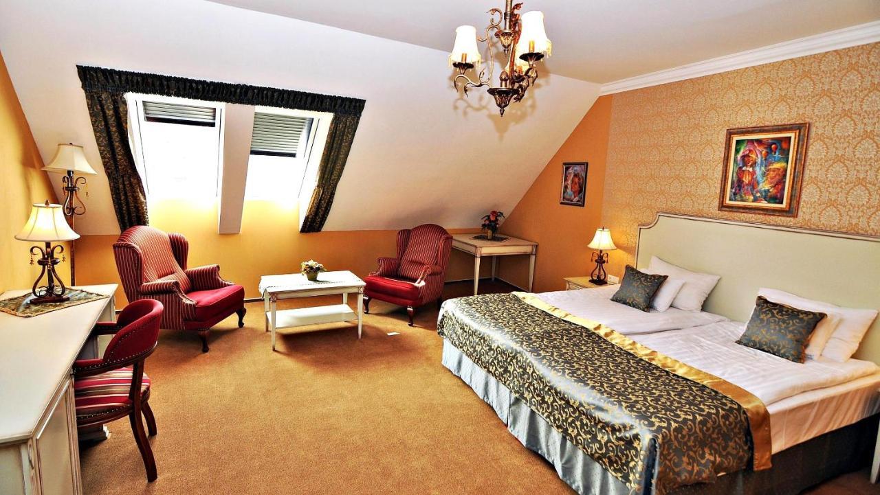 Hotel Villa Classica Pápa Eksteriør billede