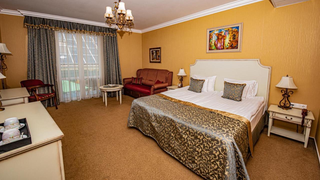 Hotel Villa Classica Pápa Eksteriør billede