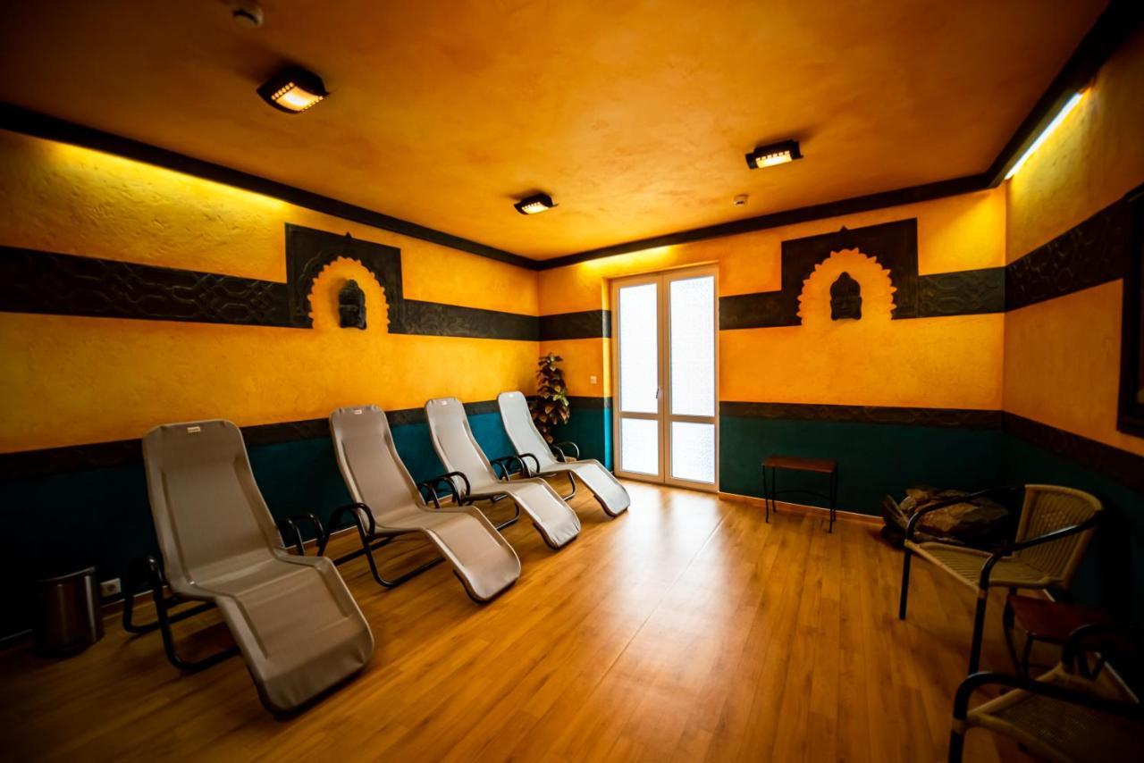 Hotel Villa Classica Pápa Eksteriør billede