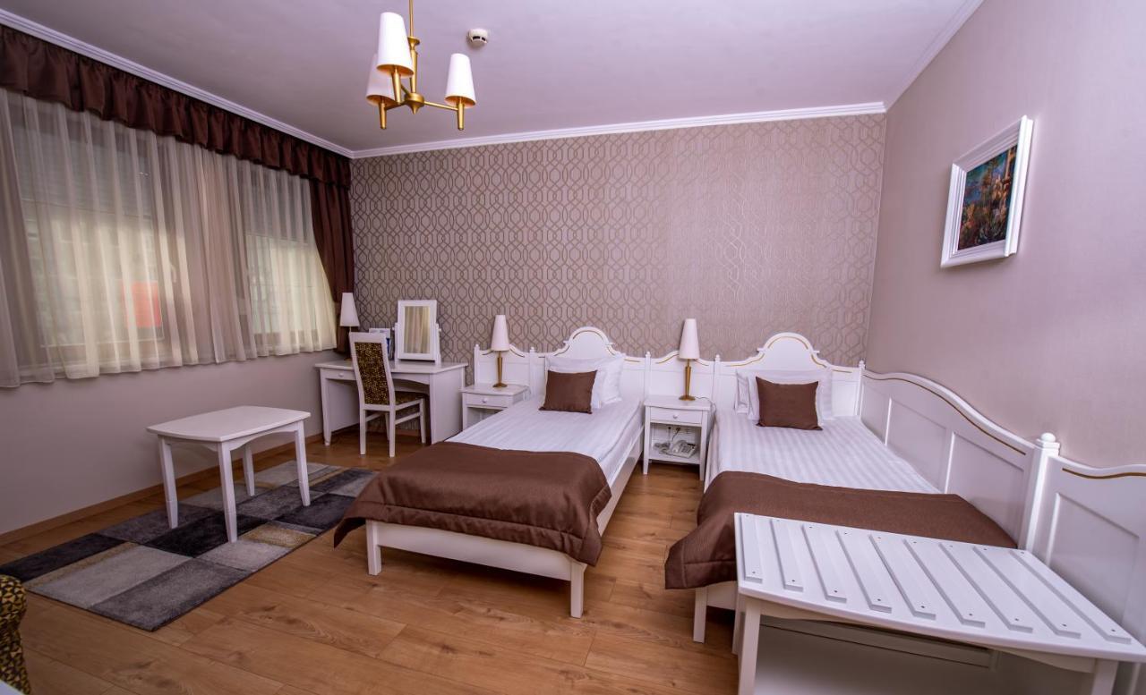 Hotel Villa Classica Pápa Eksteriør billede