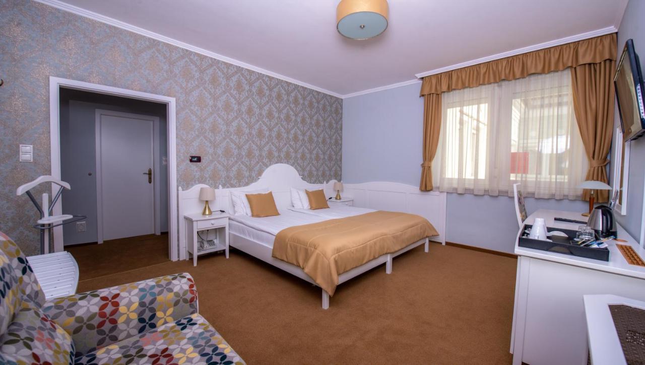 Hotel Villa Classica Pápa Eksteriør billede