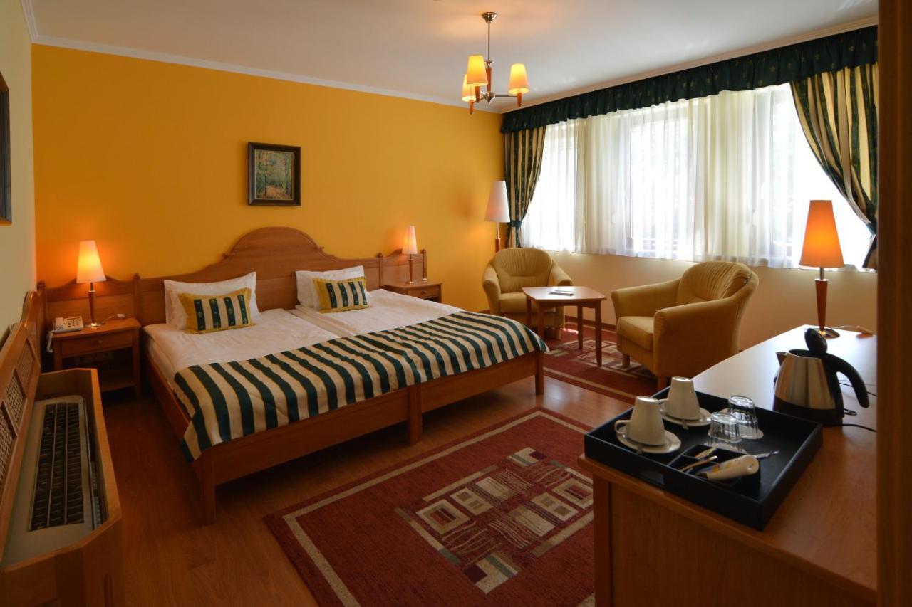 Hotel Villa Classica Pápa Eksteriør billede
