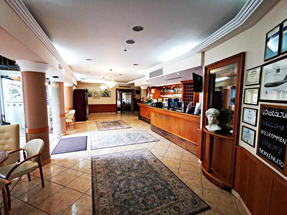 Hotel Villa Classica Pápa Eksteriør billede